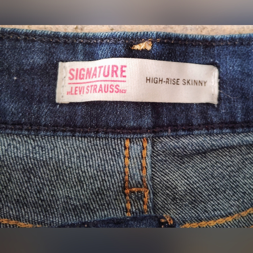 Levi Strauss signature high rise Skinny Raw Hem dark washed shorts Sz-12 - Picture 3 of 4